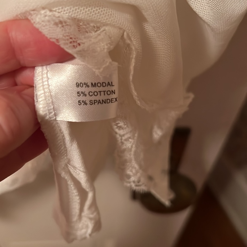 COPY - 2 nighties 1- pink sz large. 1-white size small Like new condition - Picture 6 of 15